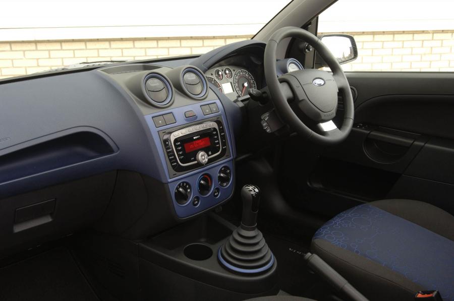  Ford Fiesta 2006 года  (фото 17 из 42)
